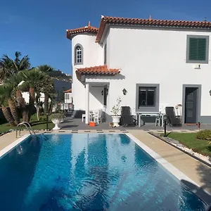  Apartment Apt- Sleeps 2 - Pool & Parking - Madeira